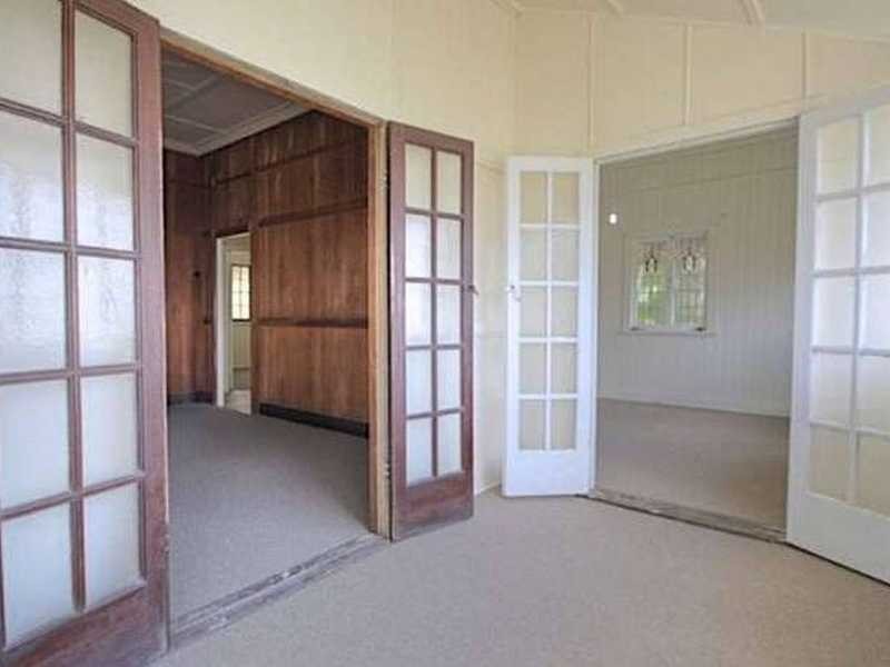 11 Chelmsford Avenue, Ipswich QLD 4305