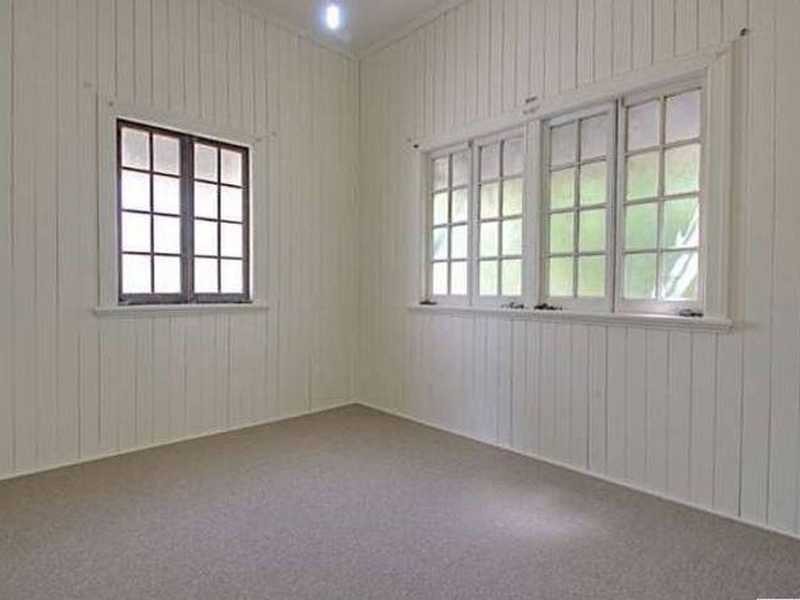 11 Chelmsford Avenue, Ipswich QLD 4305