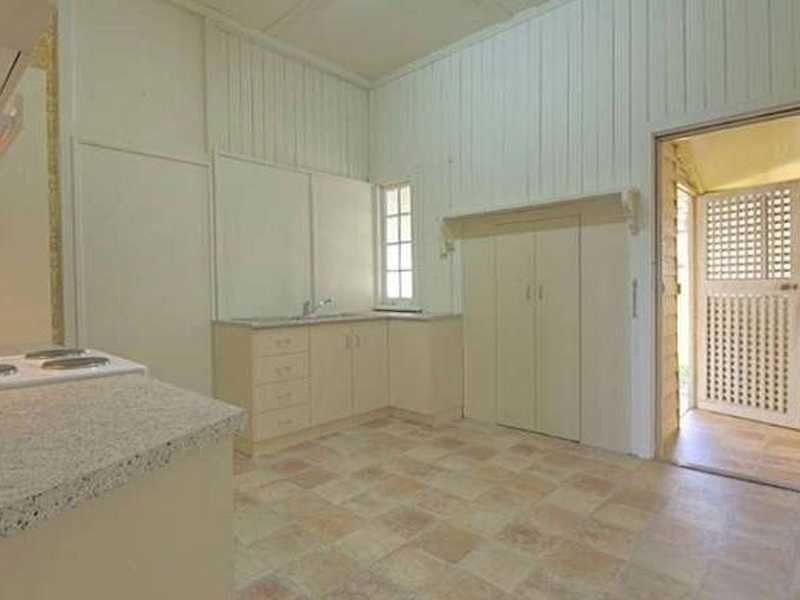 11 Chelmsford Avenue, Ipswich QLD 4305