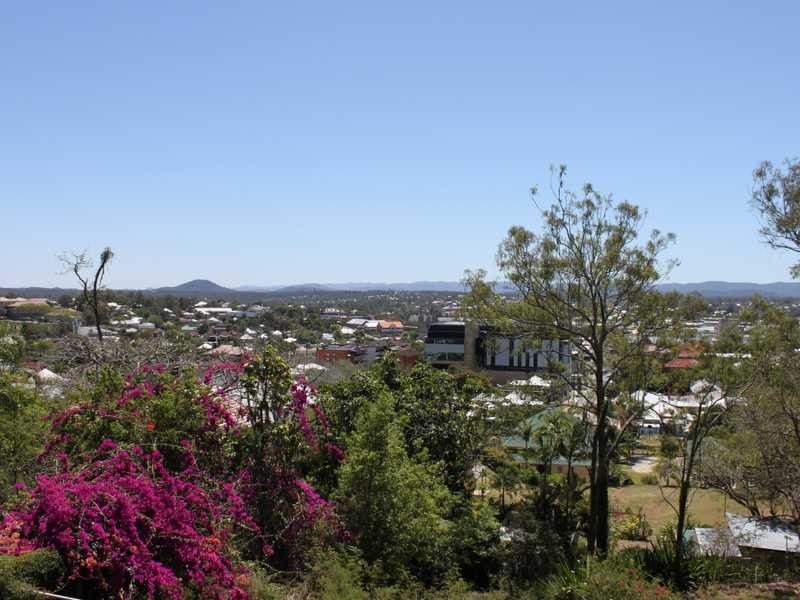 11 Chelmsford Avenue, Ipswich QLD 4305