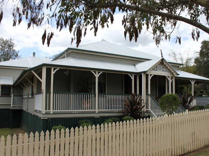 20 Thomas Street, Blackstone QLD 4304