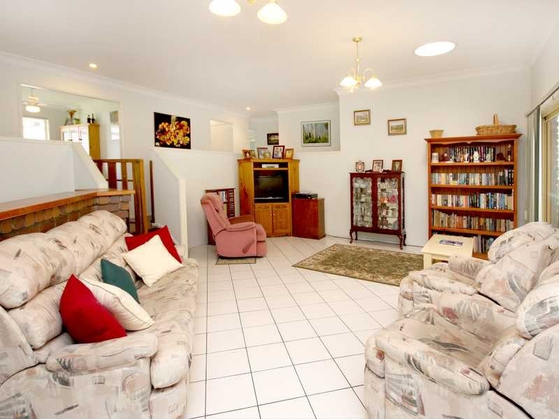 8 Walnut Close, Yamanto QLD 4305