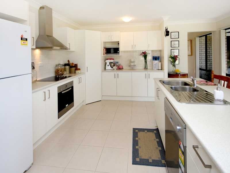 9 Thompson Court, Kensington Grove QLD 4341