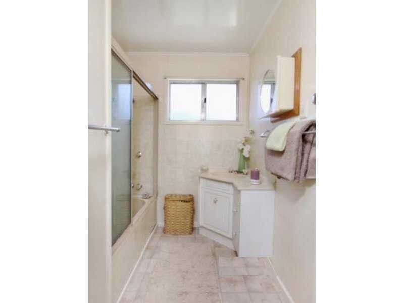 19 Gwendoline Street, Raceview QLD 4305