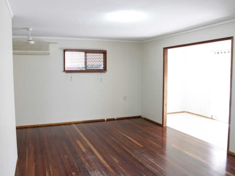 33 Raceview Street, Eastern Heights QLD 4305