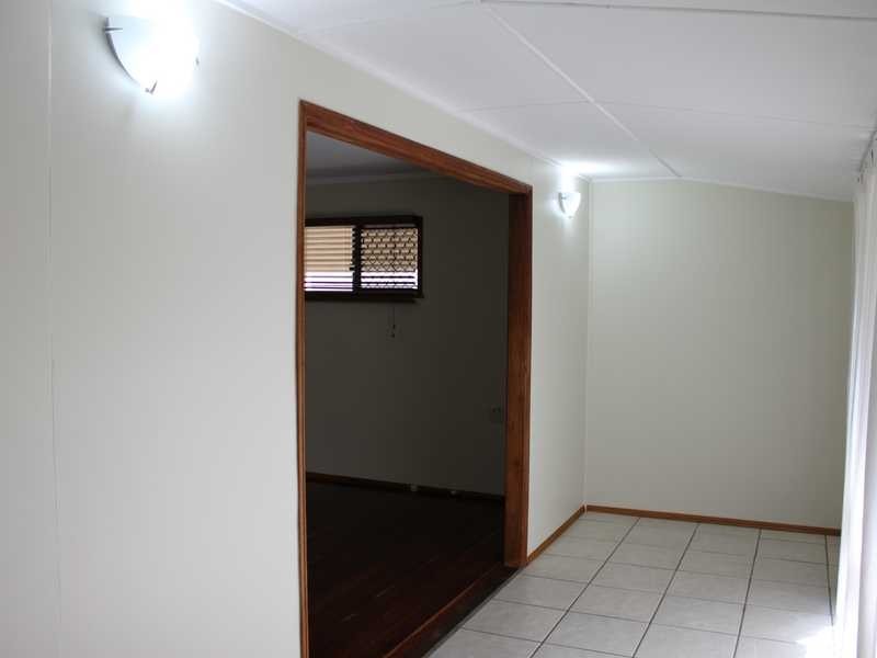 33 Raceview Street, Eastern Heights QLD 4305