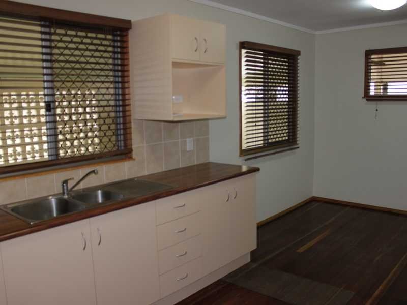 33 Raceview Street, Eastern Heights QLD 4305