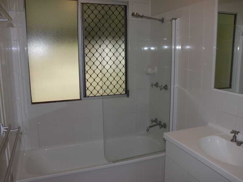 33 Raceview Street, Eastern Heights QLD 4305