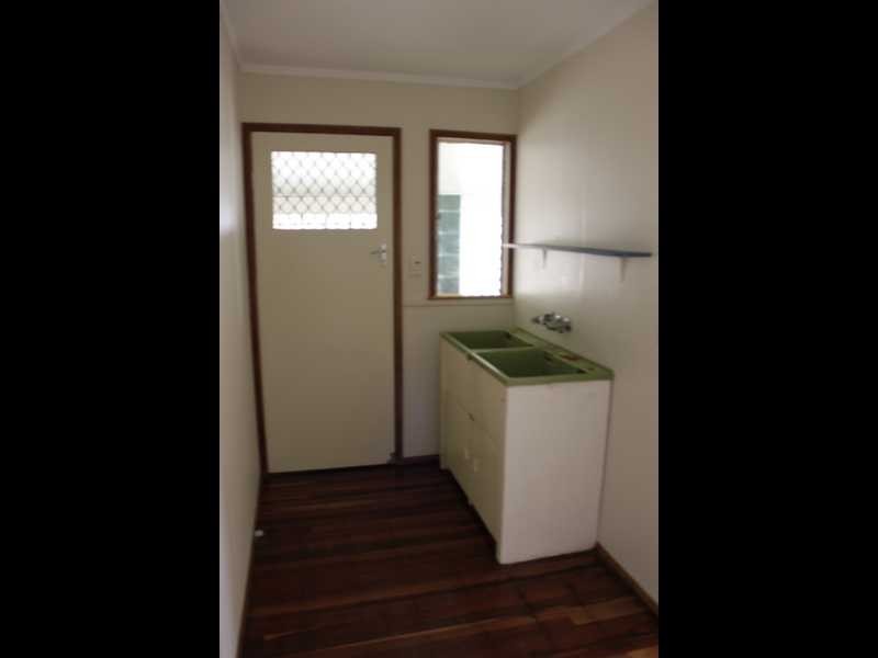 33 Raceview Street, Eastern Heights QLD 4305