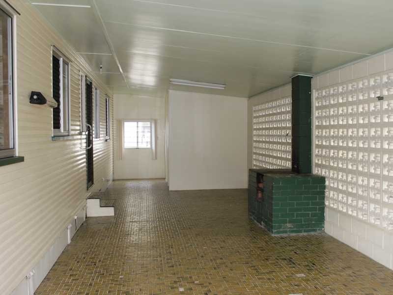 33 Raceview Street, Eastern Heights QLD 4305