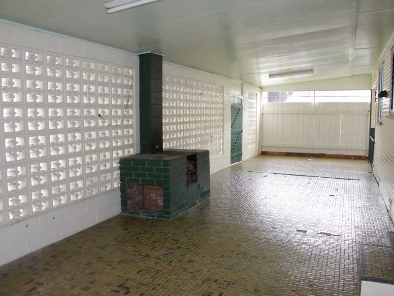 33 Raceview Street, Eastern Heights QLD 4305