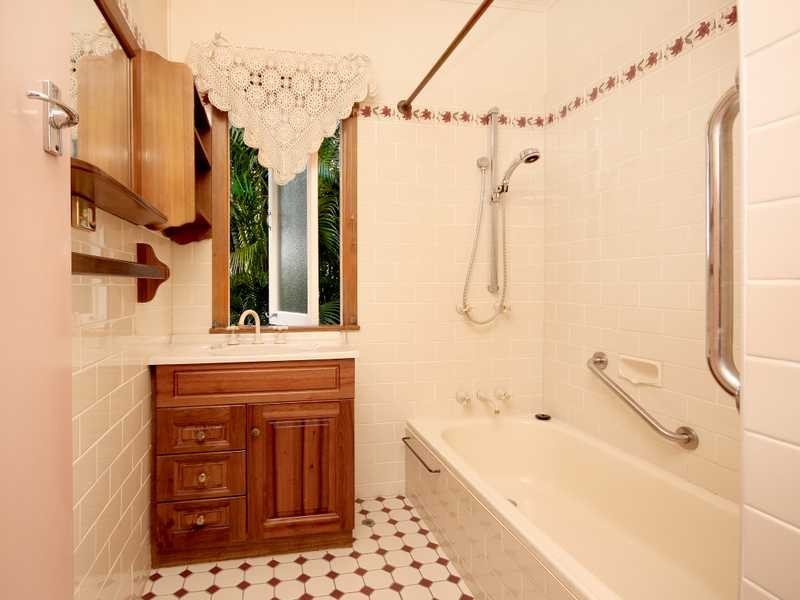 13 Greenham Street, Raceview QLD 4305