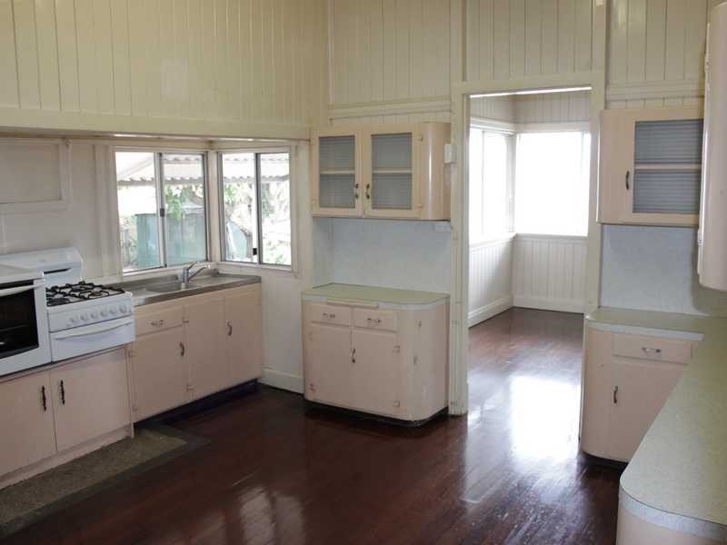 14 Crown Street, Silkstone QLD 4304