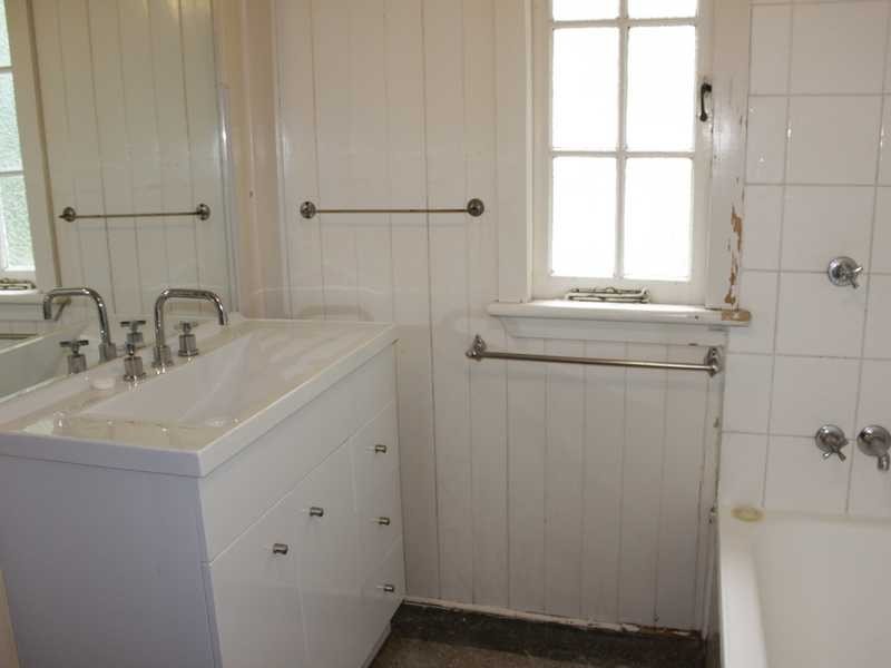 14 Crown Street, Silkstone QLD 4304