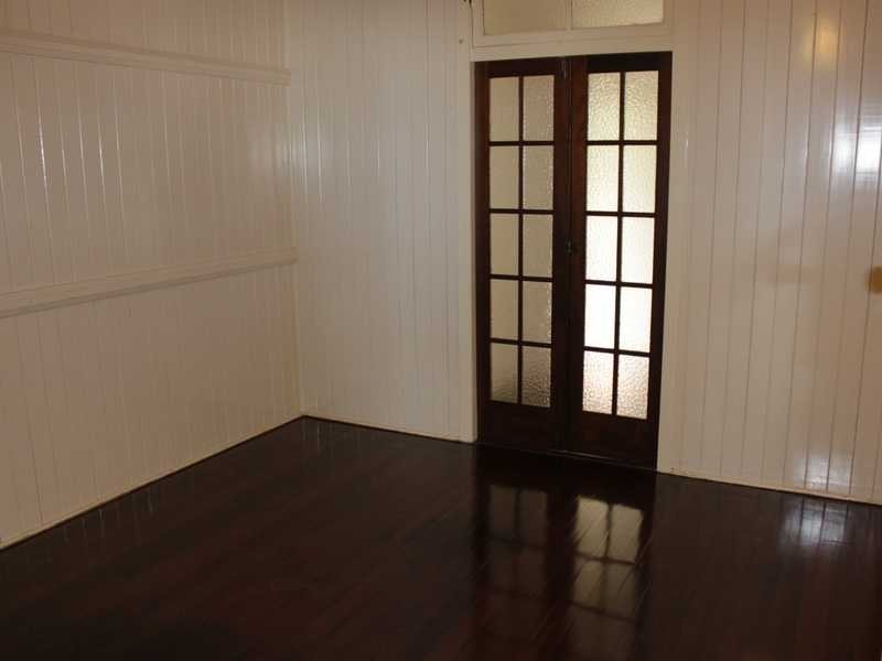 14 Crown Street, Silkstone QLD 4304