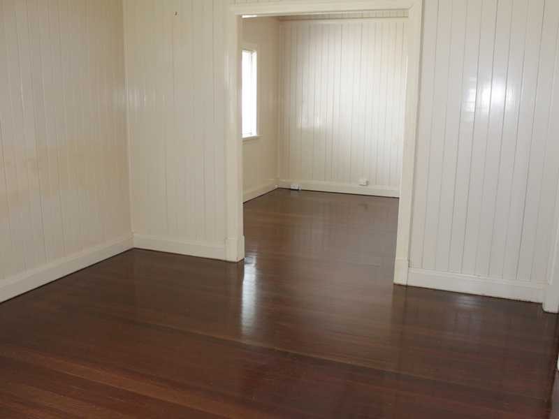 14 Crown Street, Silkstone QLD 4304