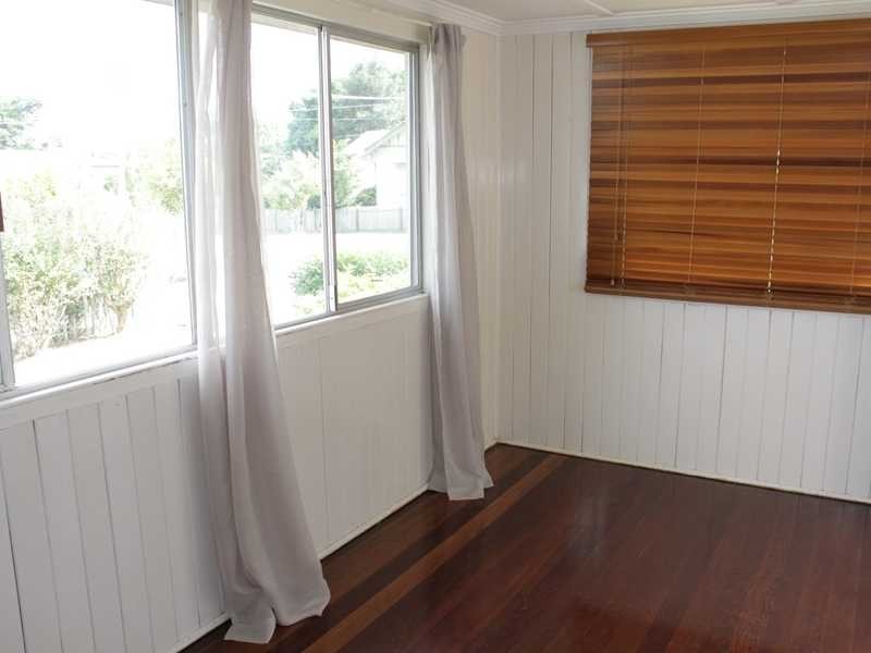 14 Crown Street, Silkstone QLD 4304