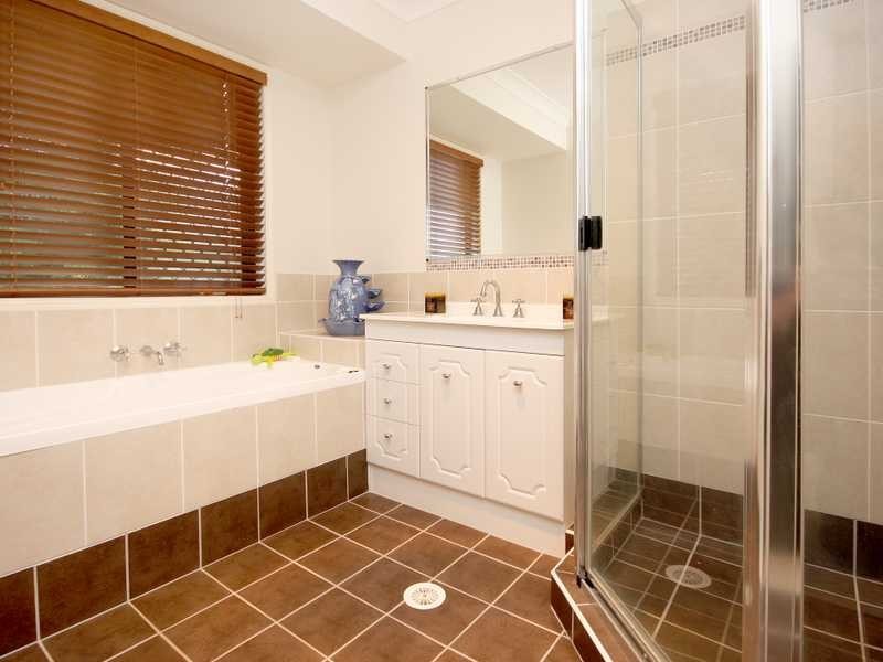 11 Hilldean Drive, Raceview QLD 4305