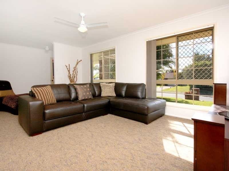 3 Resolution Parade, Flinders View QLD 4305