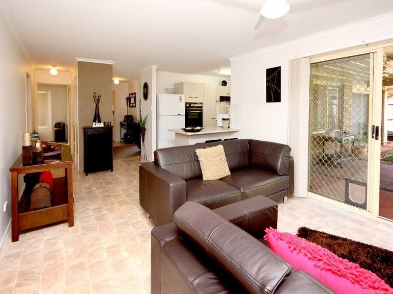 3 Resolution Parade, Flinders View QLD 4305