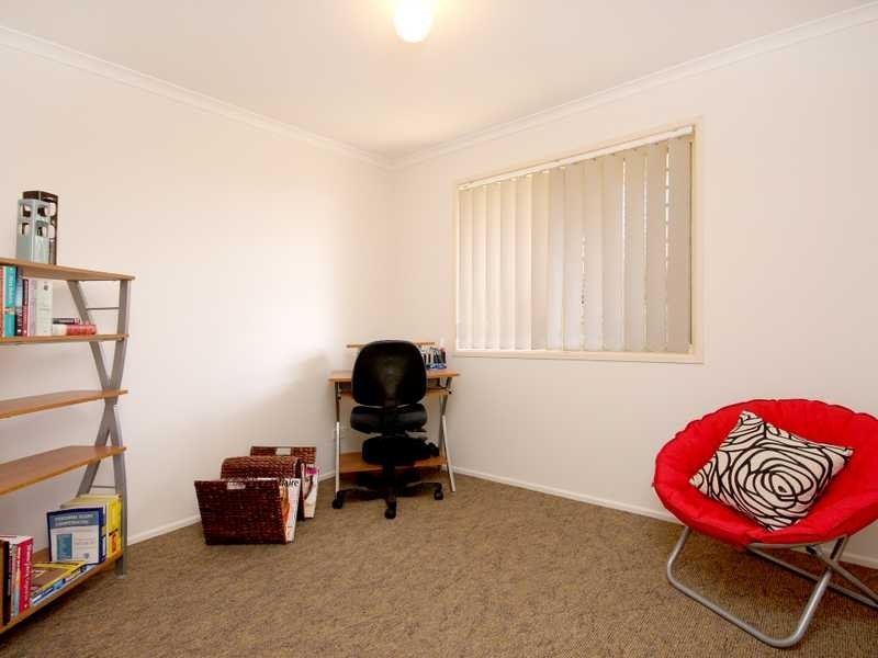 3 Resolution Parade, Flinders View QLD 4305