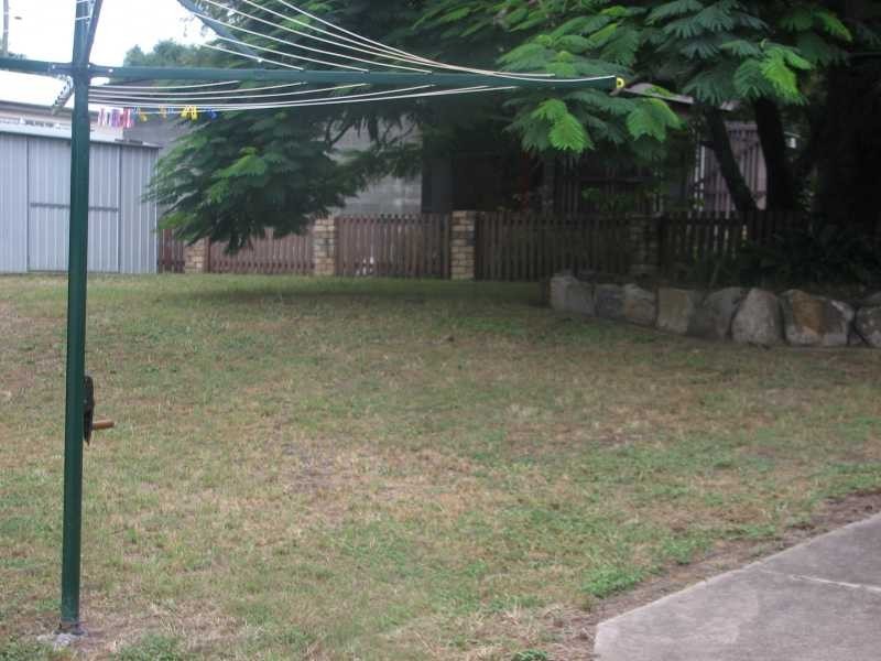 27 Robertson Road, Eastern Heights QLD 4305
