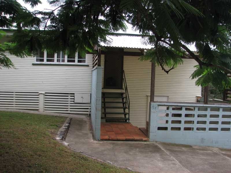 27 Robertson Road, Eastern Heights QLD 4305