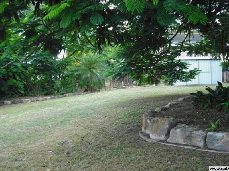 27 Robertson Road, Eastern Heights QLD 4305