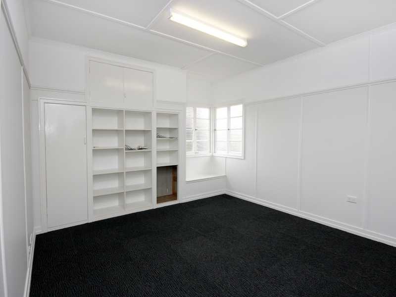 84 Brisbane Road, East Ipswich QLD 4305