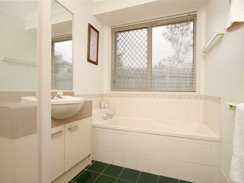 1 Oregon Close, Yamanto QLD 4305