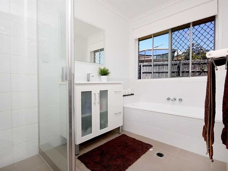 18 Kelso Close, Yamanto QLD 4305