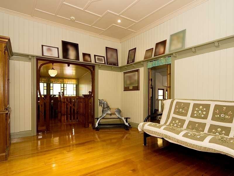 2 Thomas Street, Sadliers Crossing QLD 4305