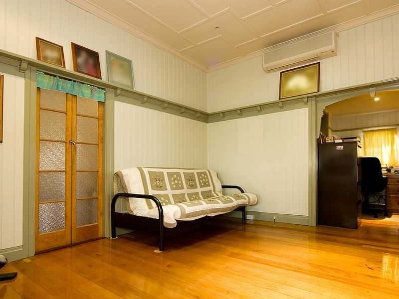 2 Thomas Street, Sadliers Crossing QLD 4305