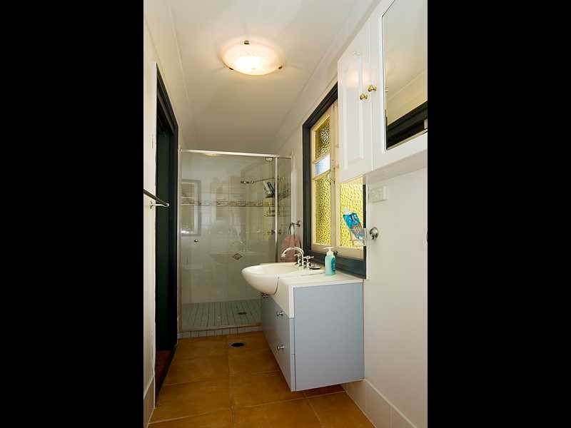 2 Thomas Street, Sadliers Crossing QLD 4305