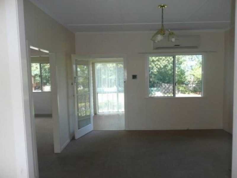 6 Huish Street, Eastern Heights QLD 4305