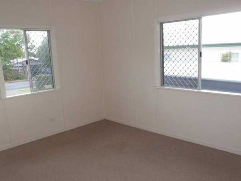 6 Huish Street, Eastern Heights QLD 4305