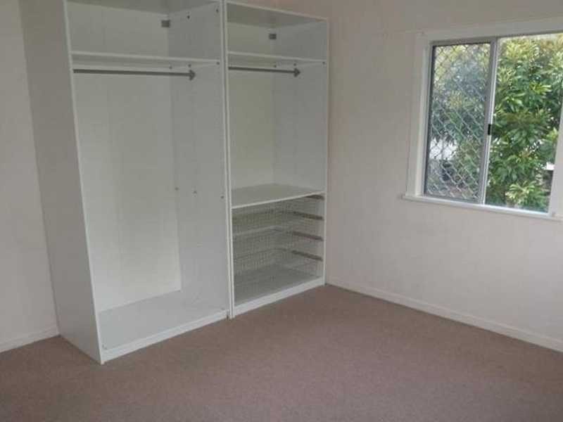 6 Huish Street, Eastern Heights QLD 4305