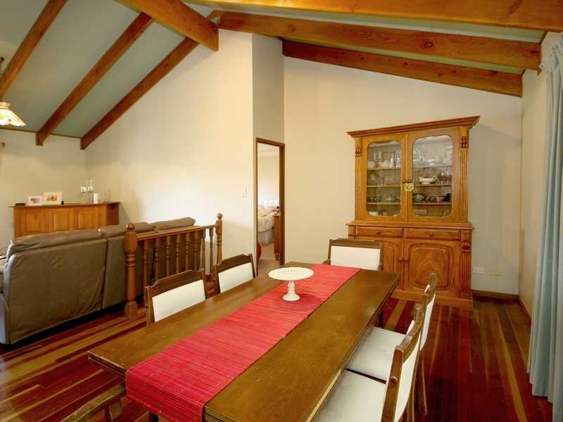 10 Pringle Place, Pine Mountain QLD 4306