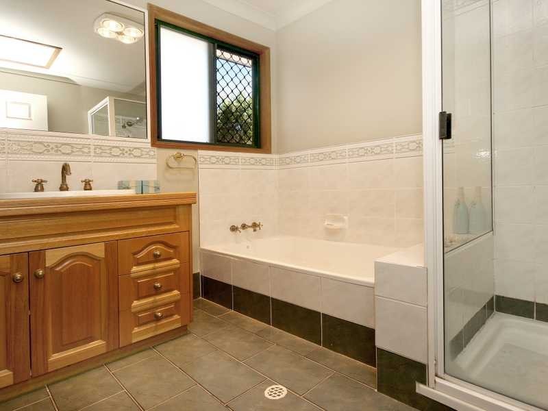 10 Pringle Place, Pine Mountain QLD 4306