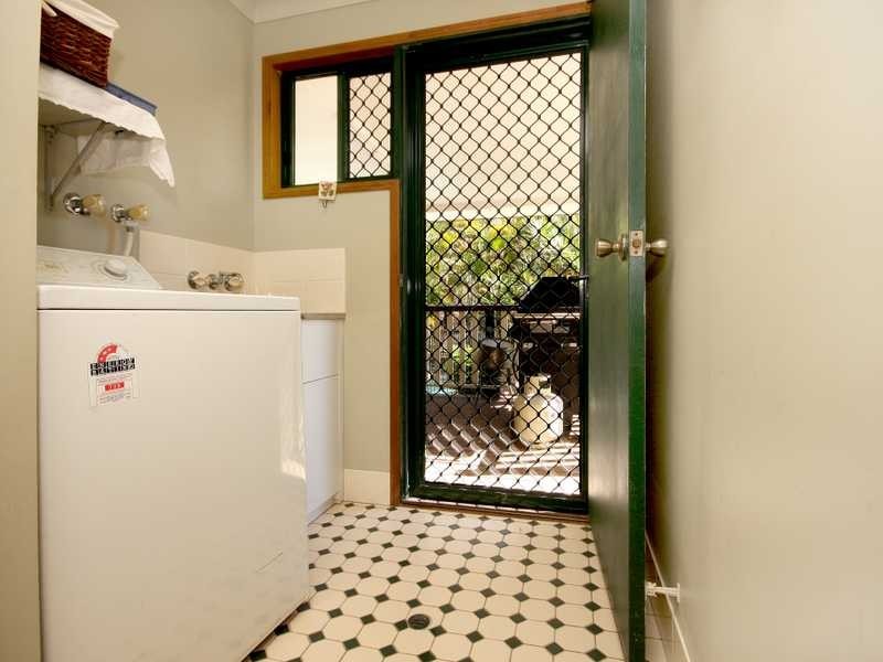 10 Pringle Place, Pine Mountain QLD 4306