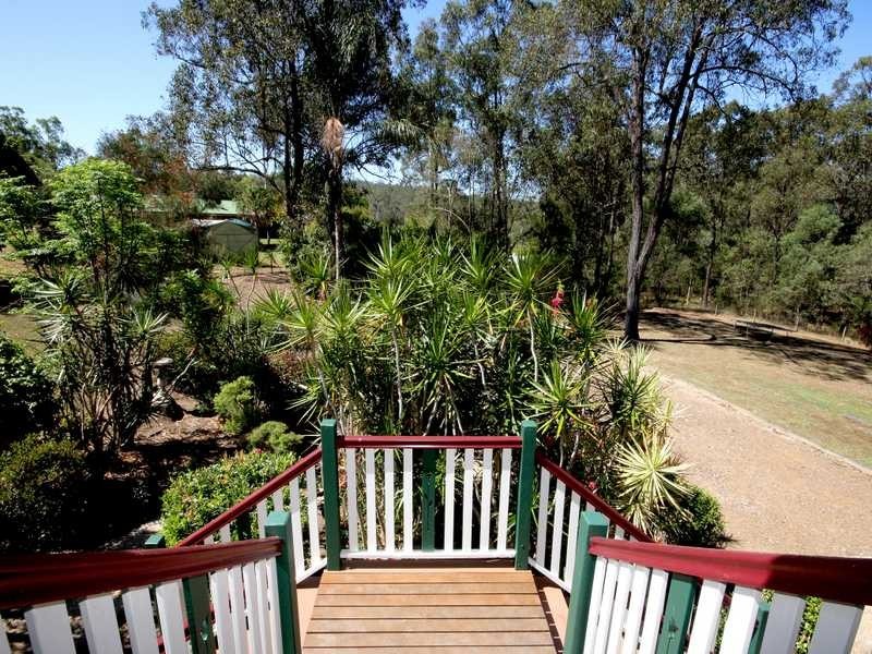 10 Pringle Place, Pine Mountain QLD 4306