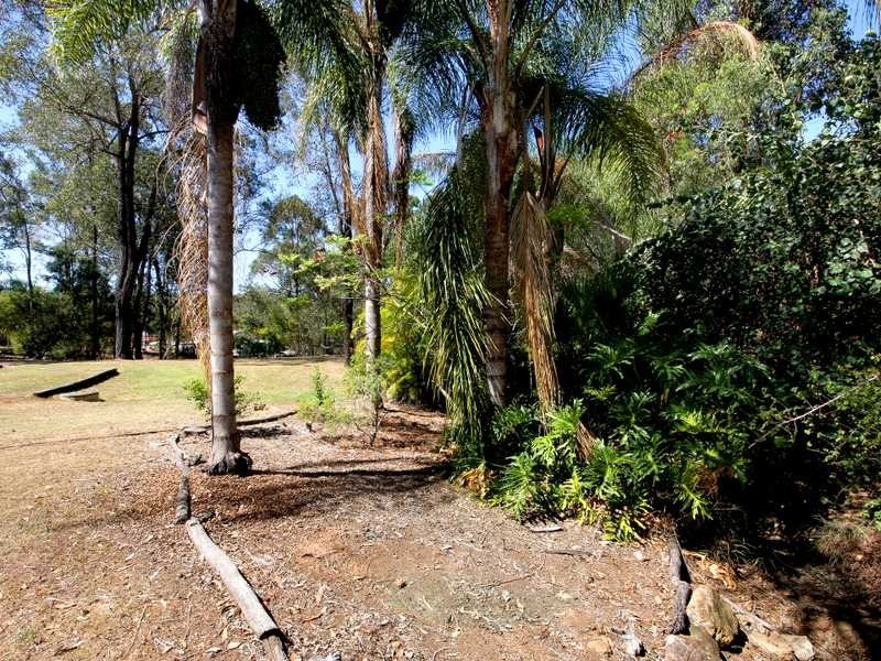 10 Pringle Place, Pine Mountain QLD 4306