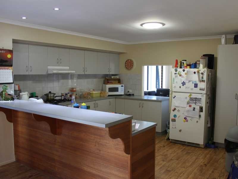 11 Poincianna Court, Walloon QLD 4306