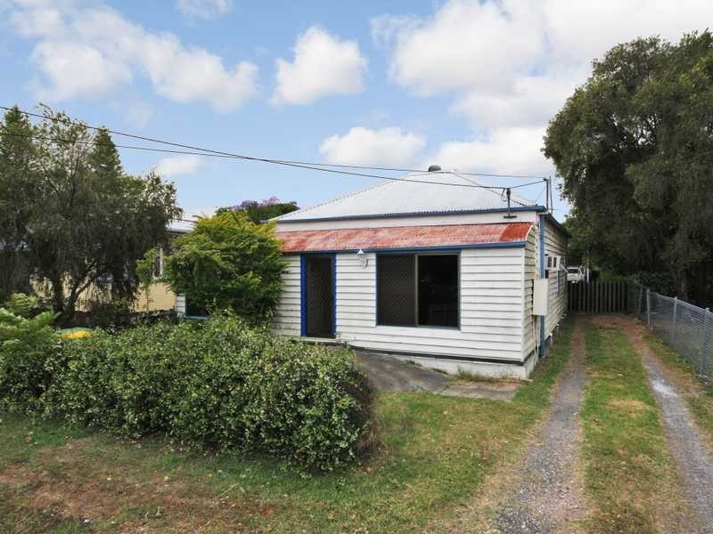 9 Alexandra Street, Booval QLD 4304