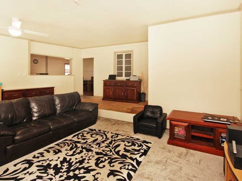 9 Alexandra Street, Booval QLD 4304