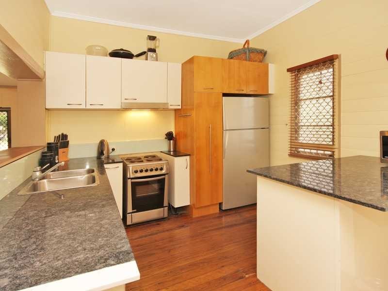 9 Alexandra Street, Booval QLD 4304