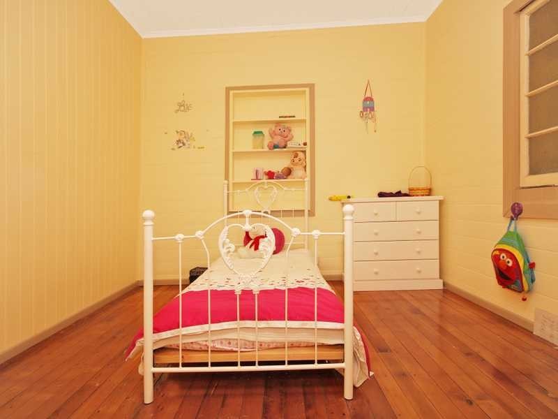 9 Alexandra Street, Booval QLD 4304