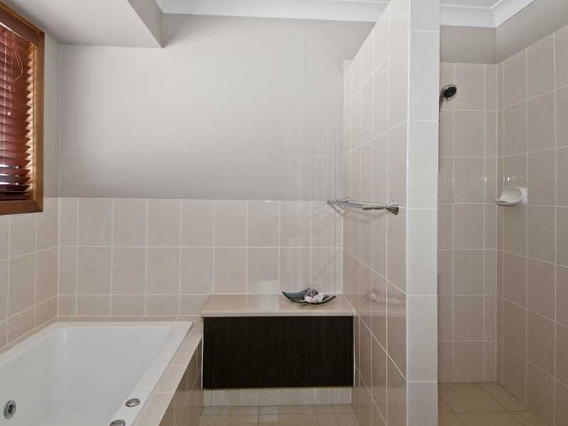 14 Long Island Drive, Windaroo QLD 4207