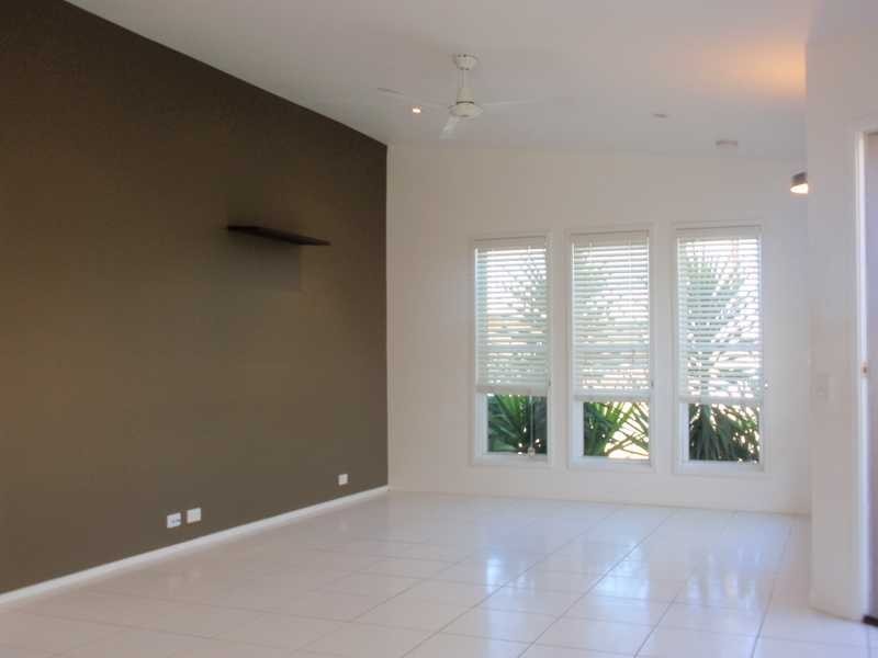 Unit 2/66 Castille Crescent, Edens Landing QLD 4207