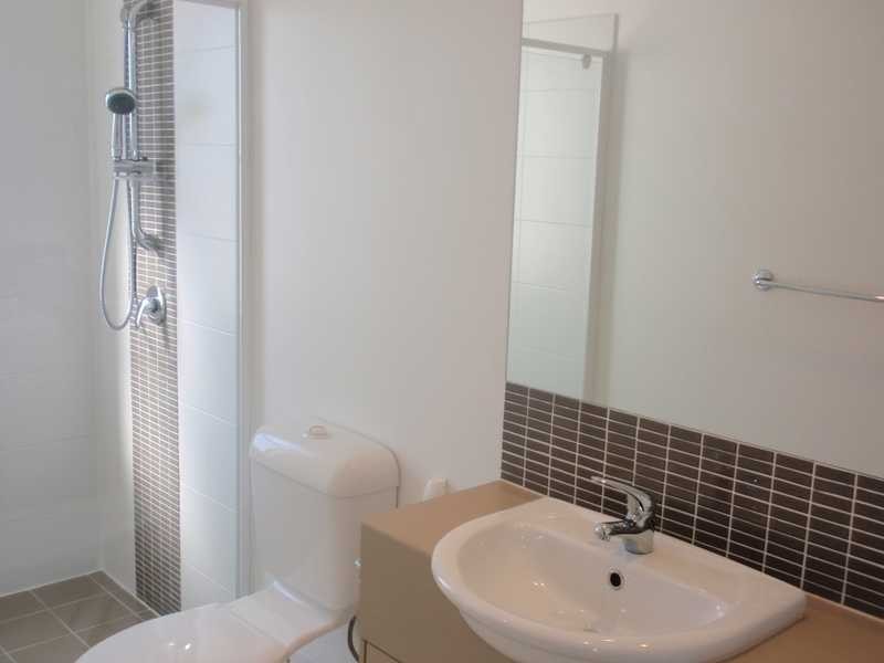 Unit 2/66 Castille Crescent, Edens Landing QLD 4207